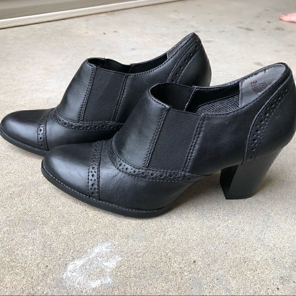 St Johns Bay booties. Black Sz 7 New without box